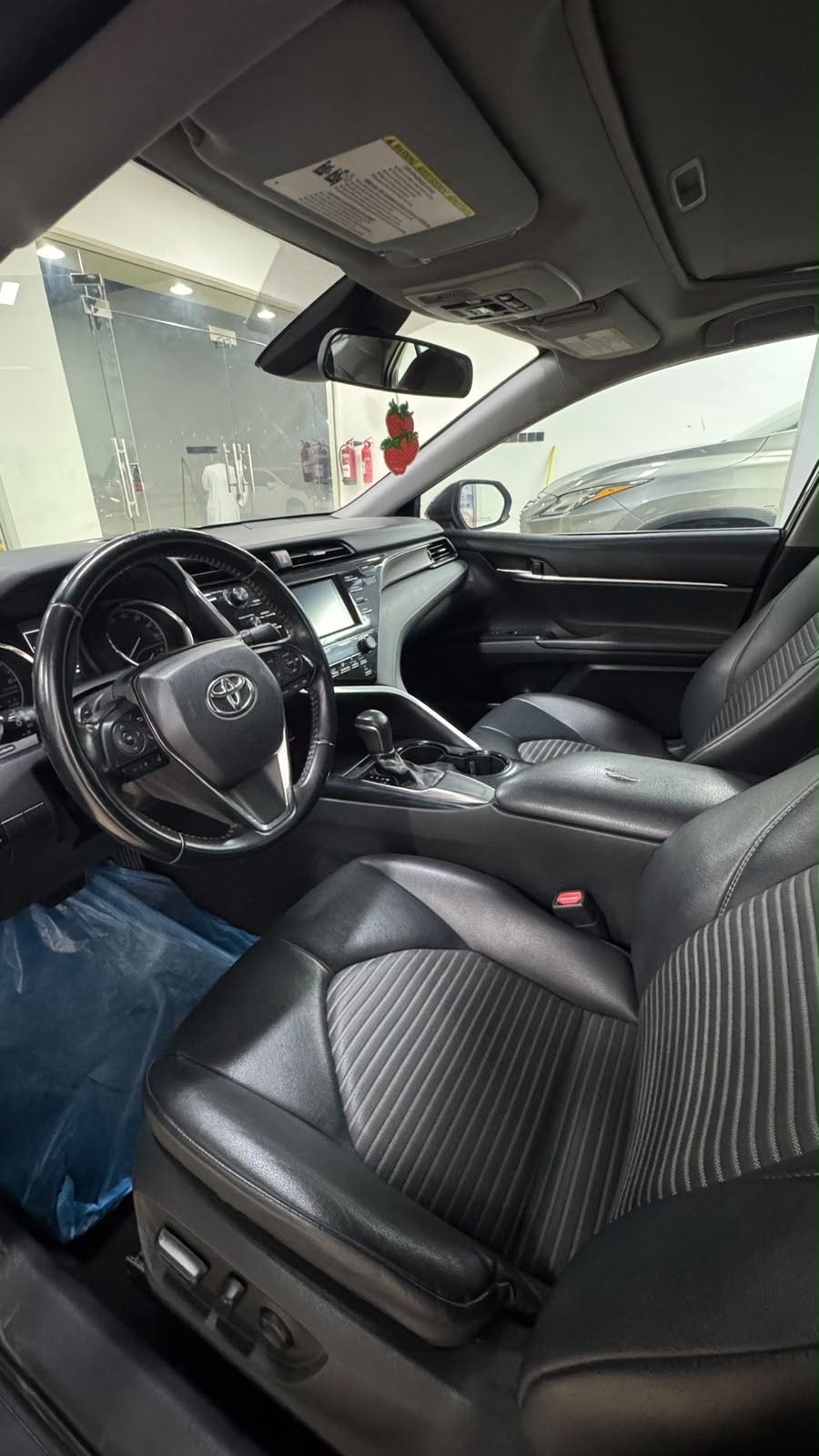 Car Image 2019 TOYOTA CAMRY SE