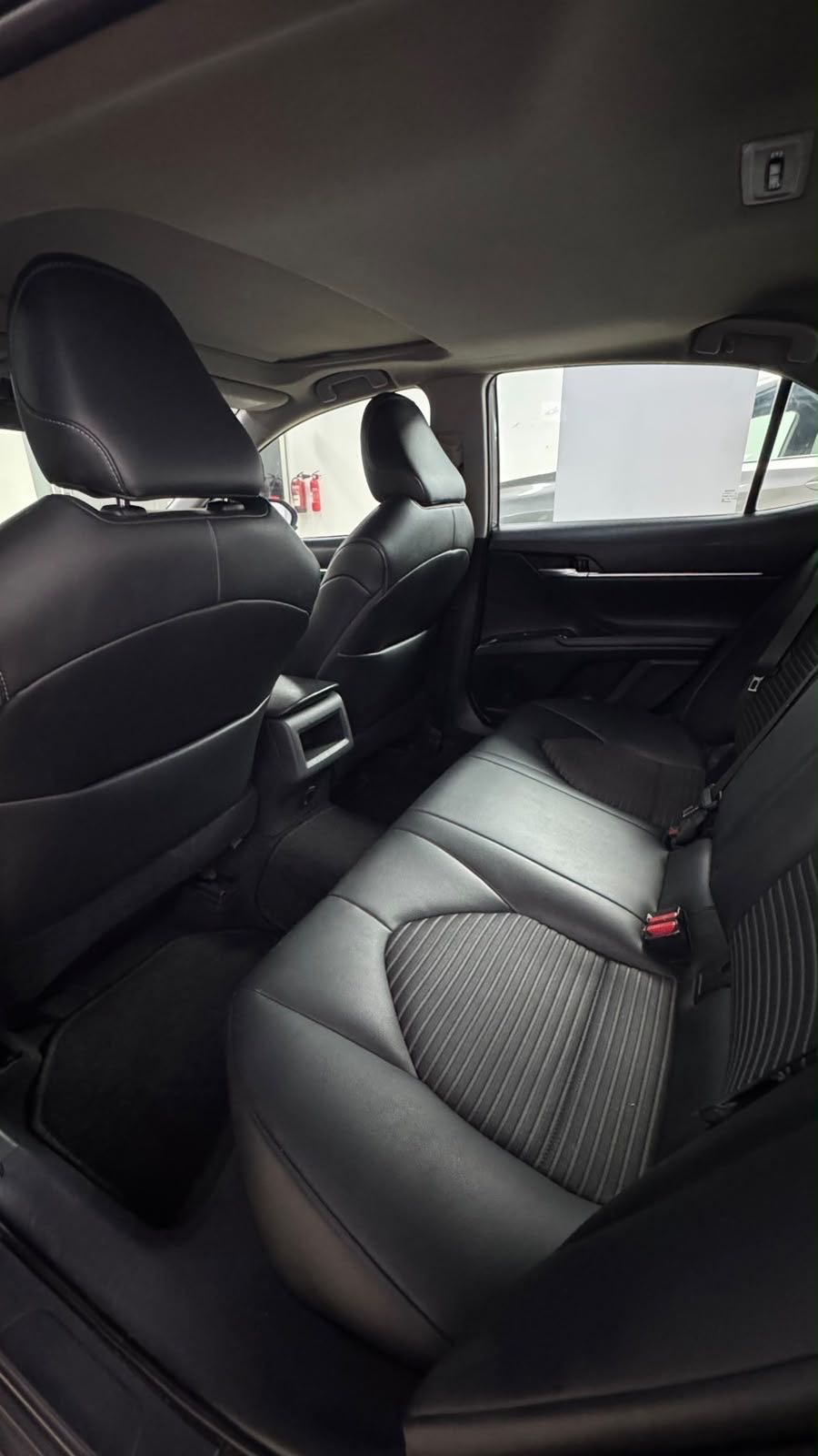 Car Image 2019 TOYOTA CAMRY SE