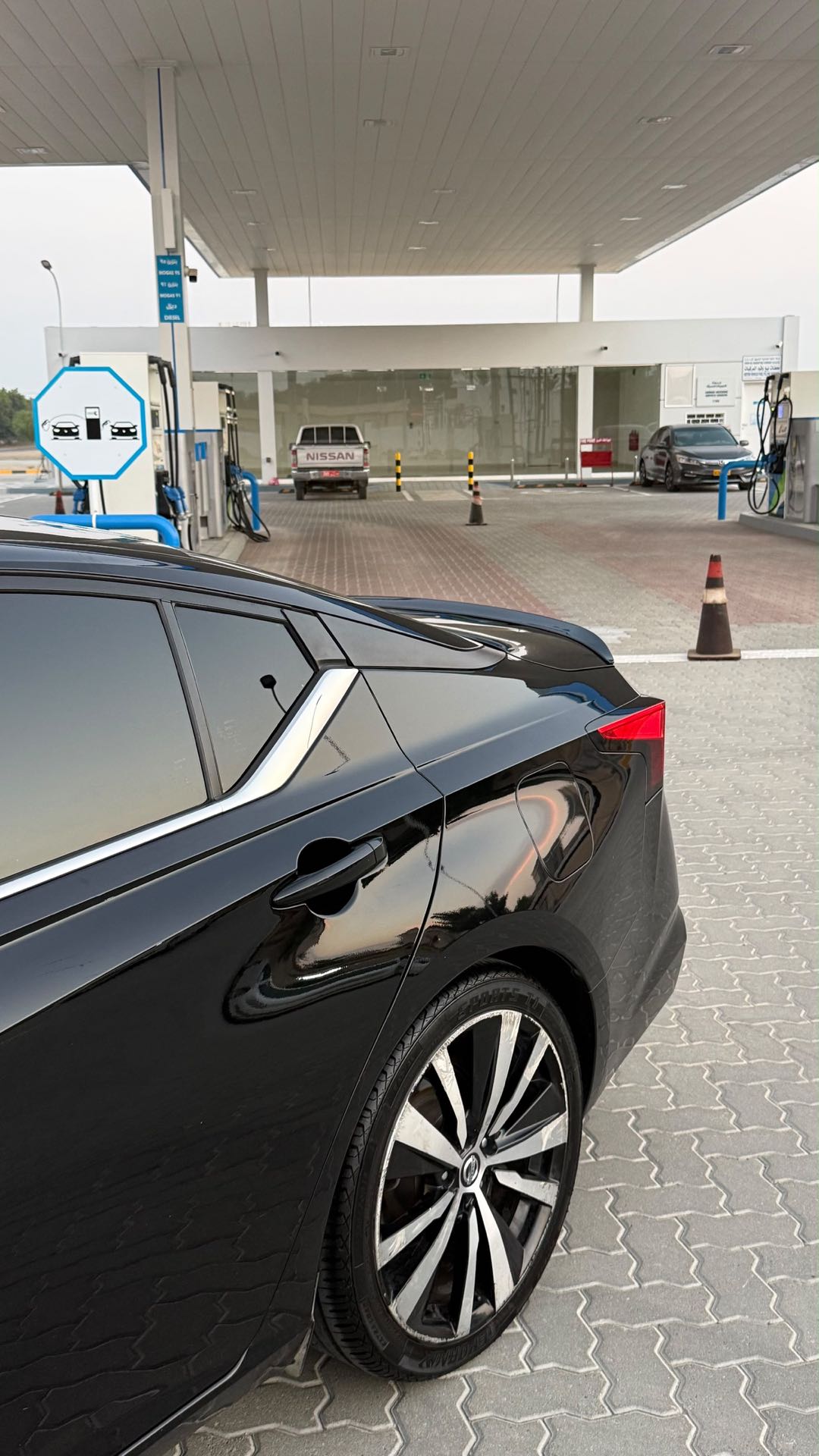 Car Image 2019 NISSAN ALTIMA SR