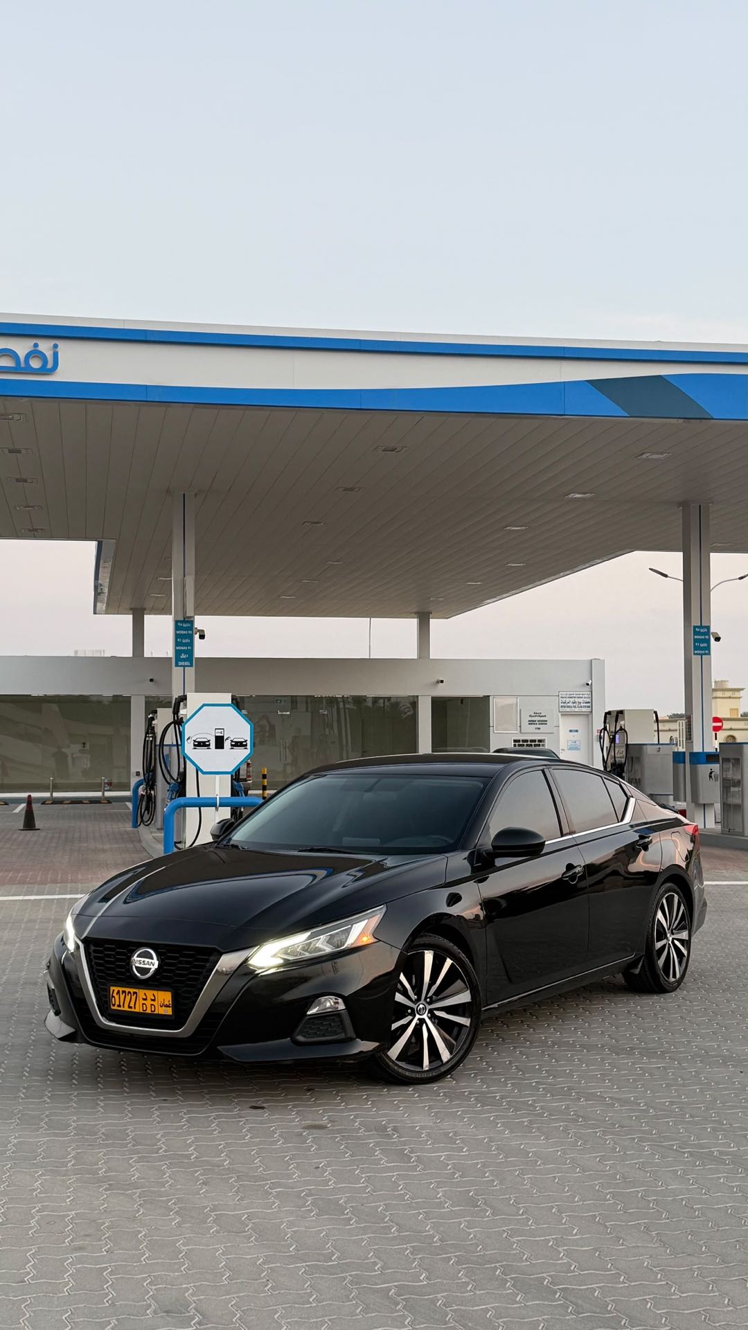 Car Image 2019 NISSAN ALTIMA SR