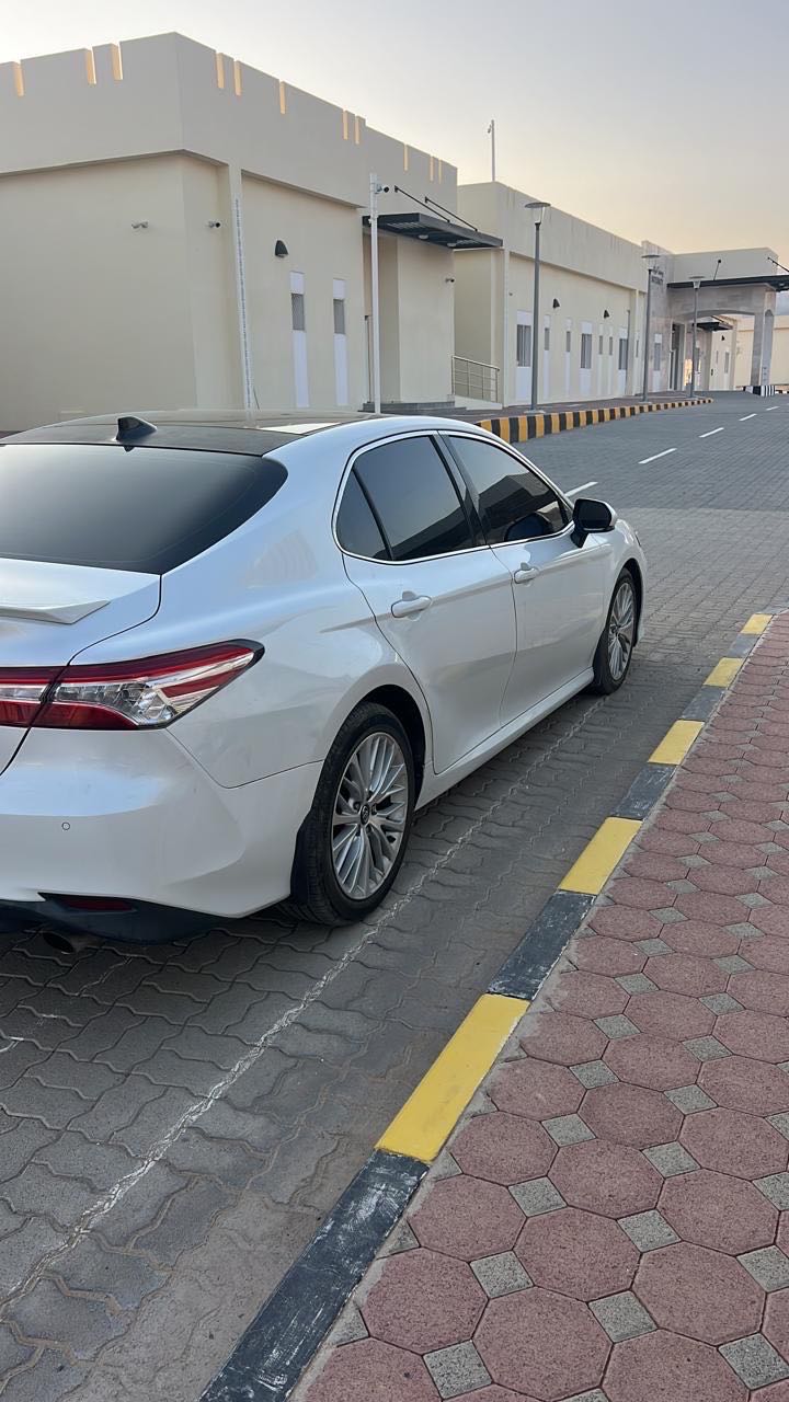 Car Image 2018 TOYOTA CAMRY XLE