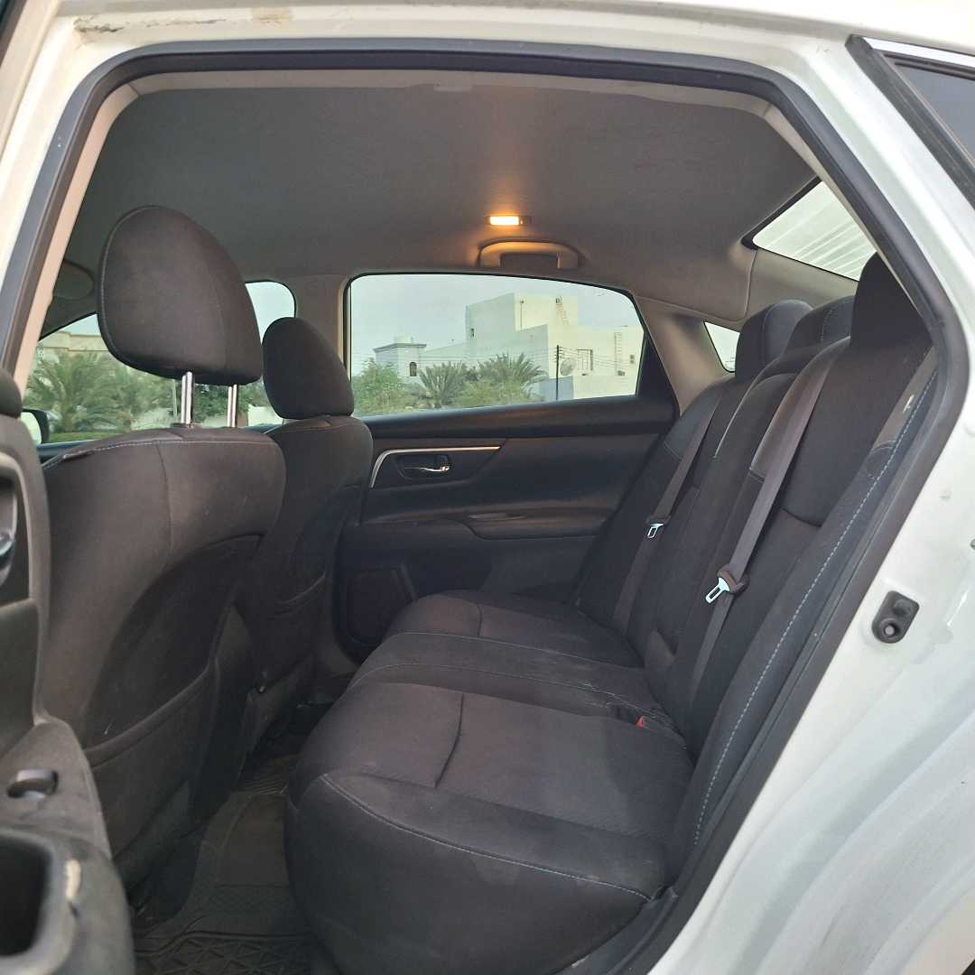 Car Image 2017 NISSAN ALTIMA SR