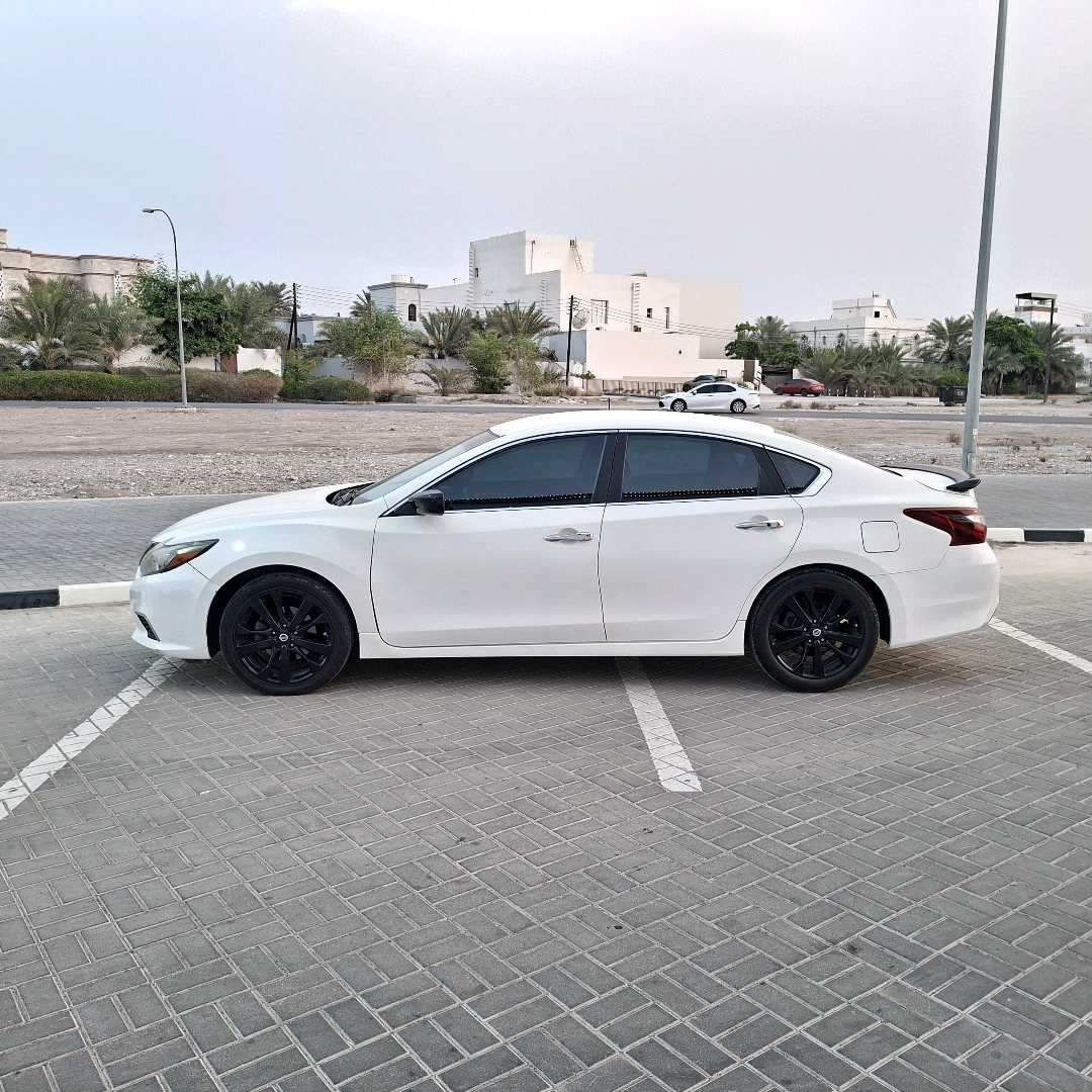 Car Image 2017 NISSAN ALTIMA SR