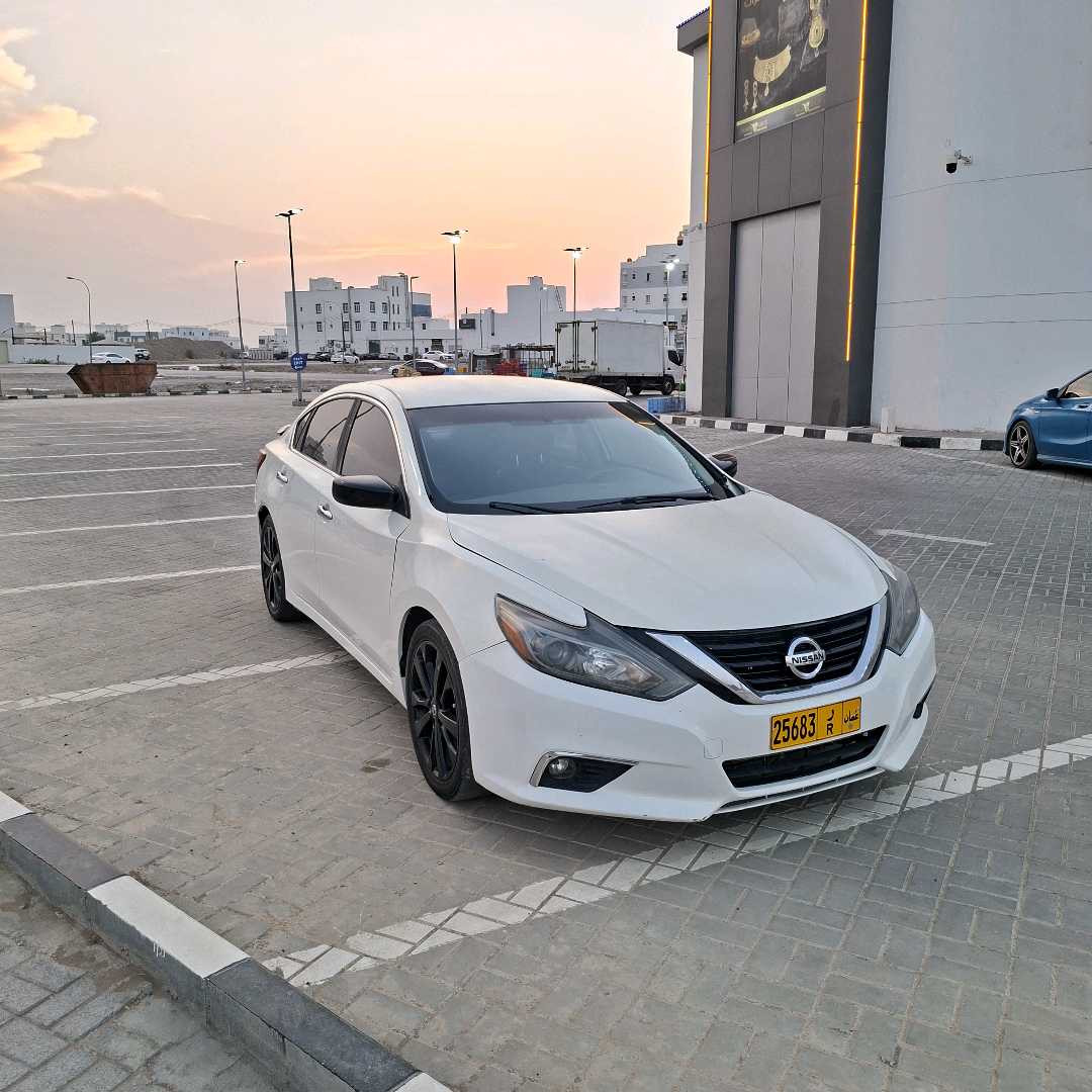 Car Image 2017 NISSAN ALTIMA SR