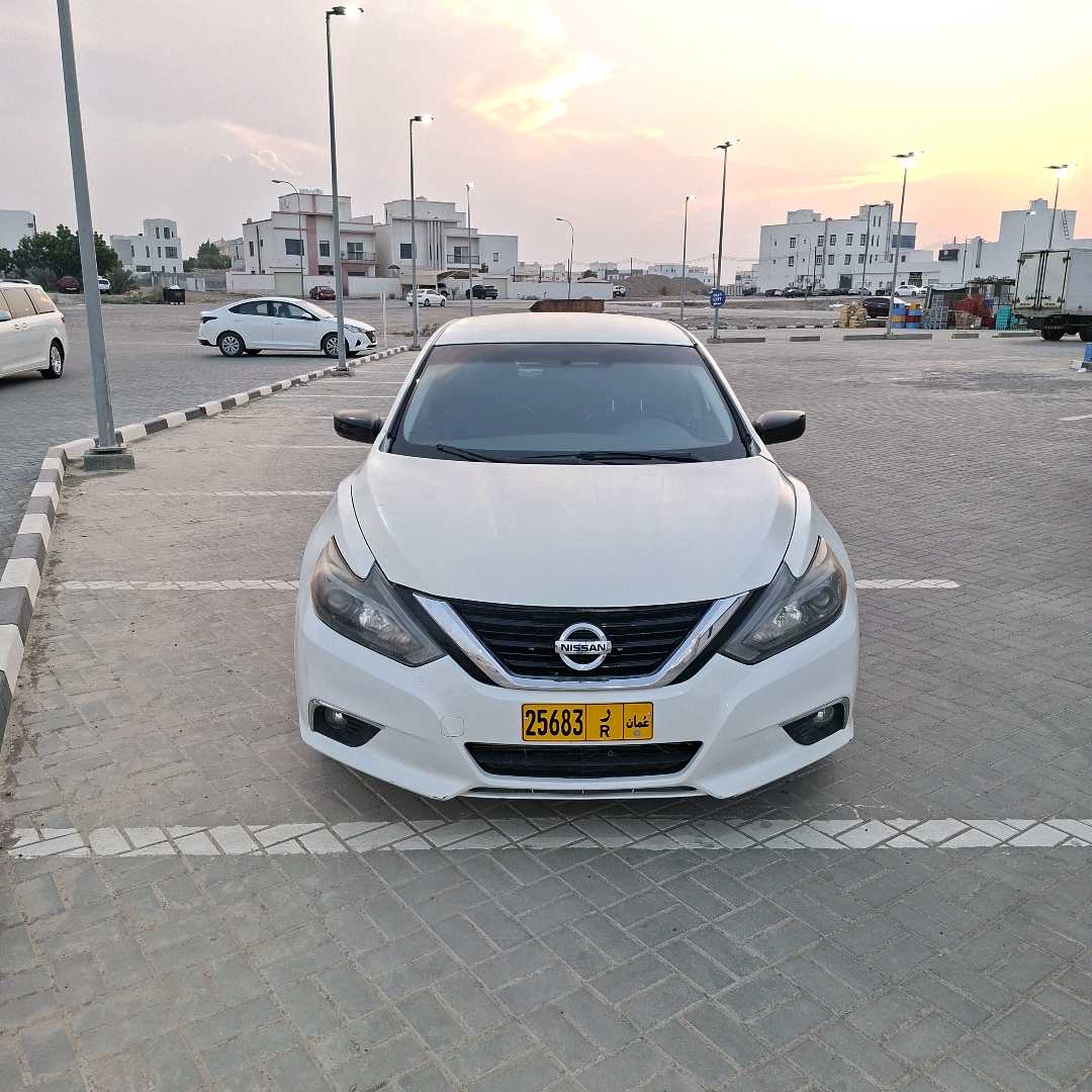 Car Image 2017 NISSAN ALTIMA SR