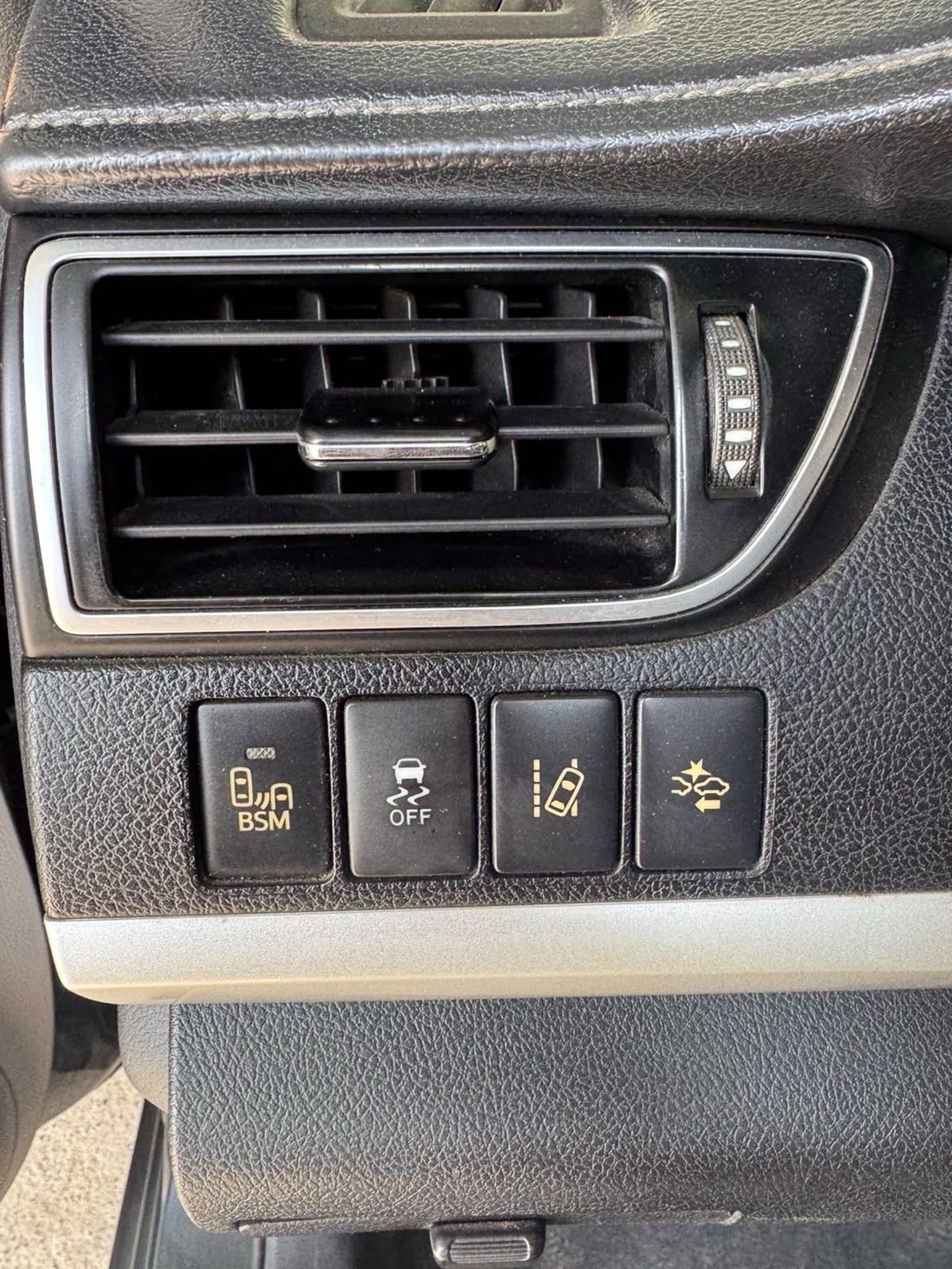 Car Image 2015 TOYOTA CAMRY XSE
