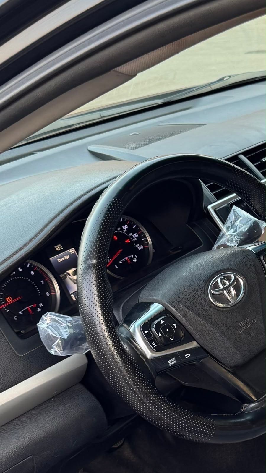 Car Image 2015 TOYOTA CAMRY XSE