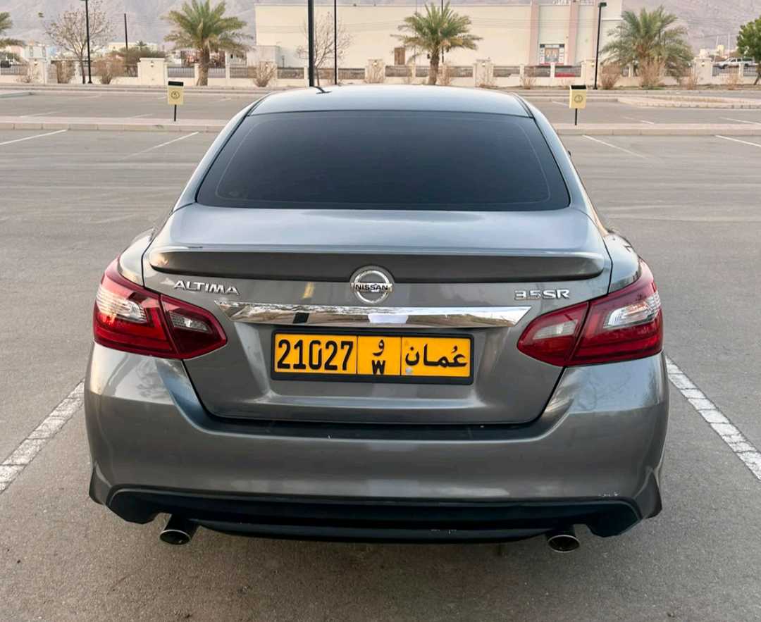 Car Image 2017 NISSAN ALTIMA SR