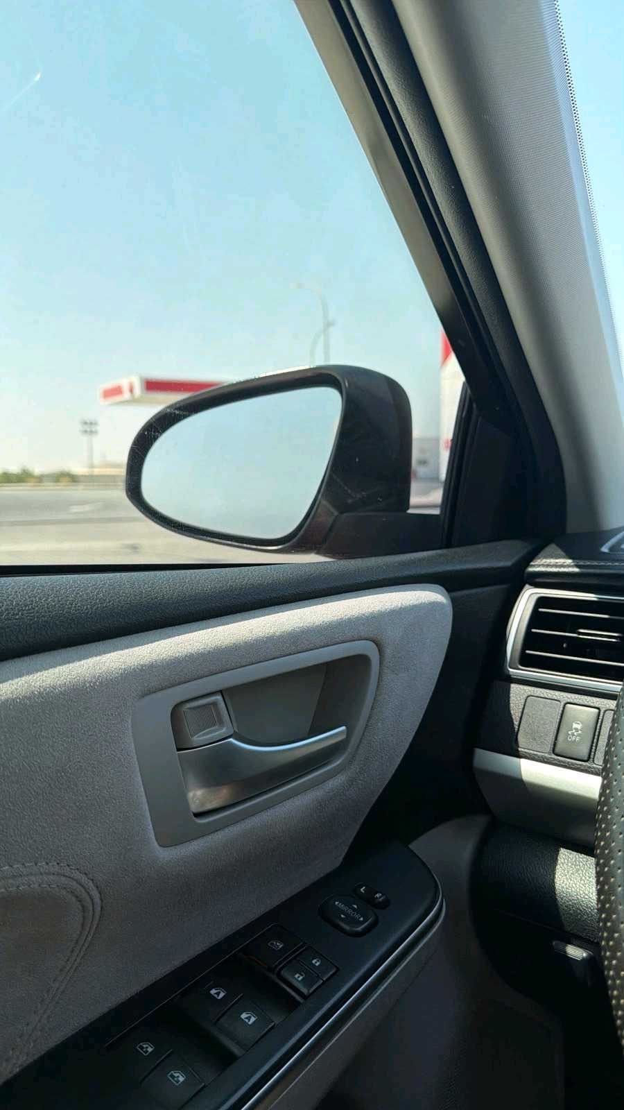 Car Image 2017 TOYOTA CAMRY SE