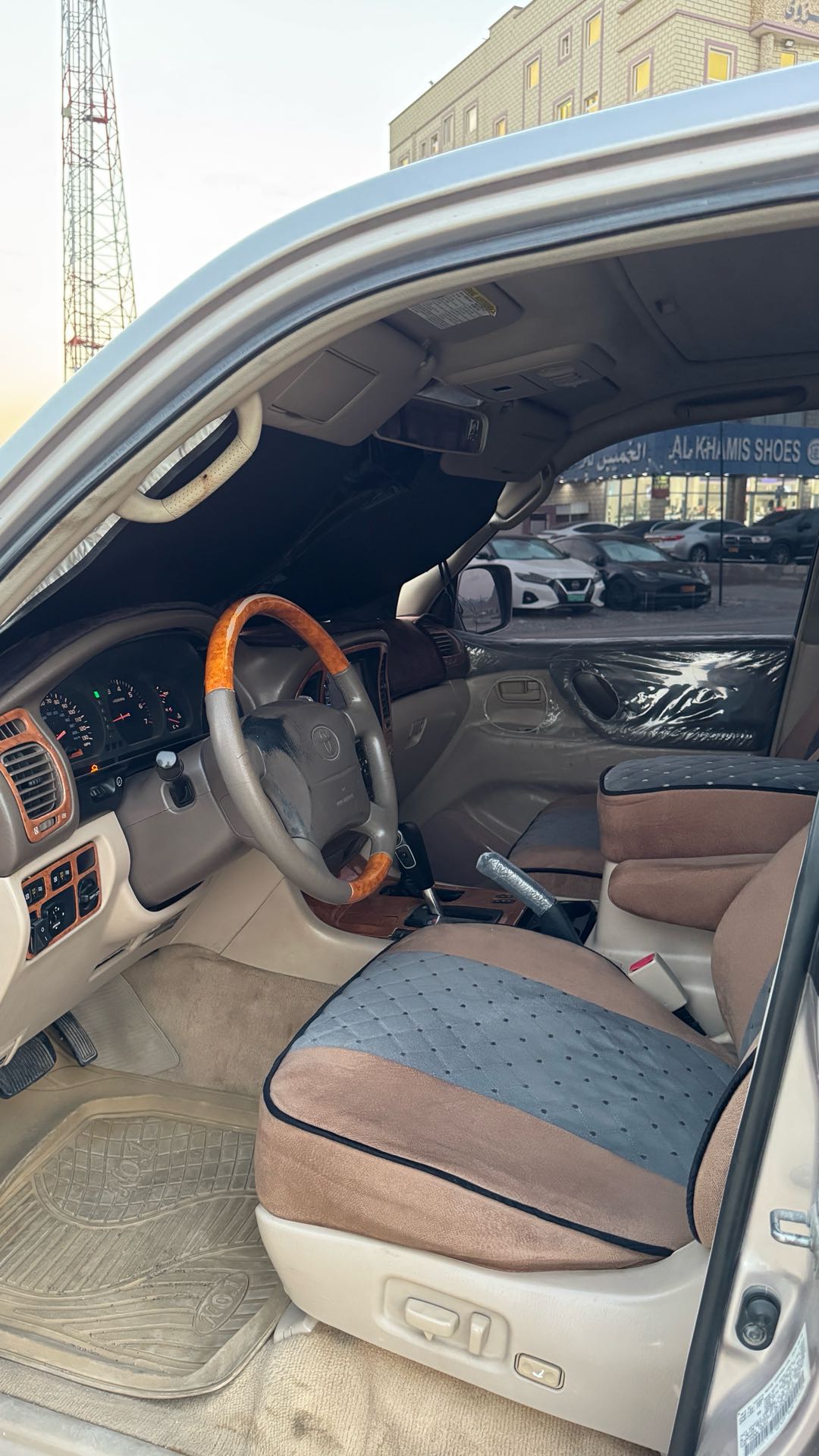 Car Image 1999 TOYOTA LAND CRUISER 