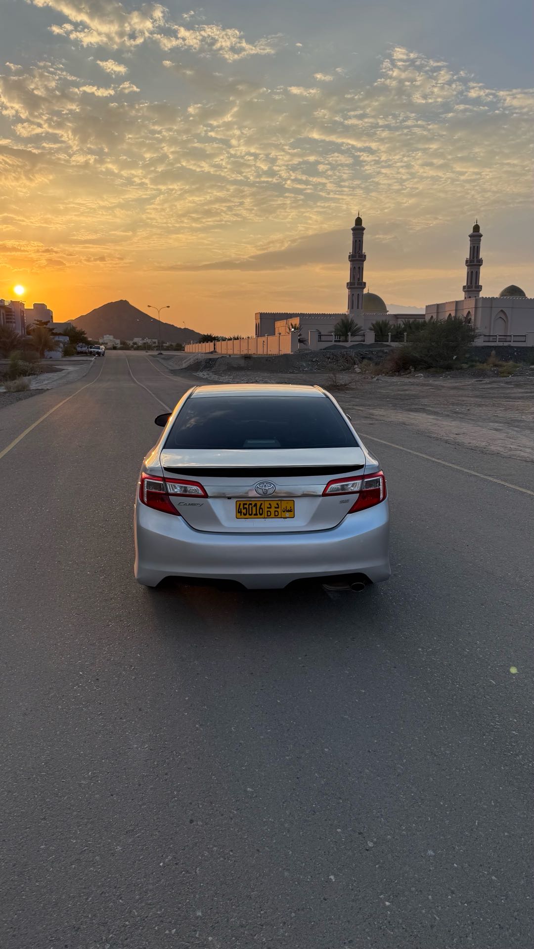 Car Image 2014 TOYOTA CAMRY SE
