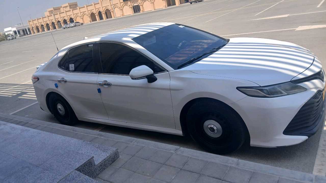 Car Image 2018 TOYOTA CAMRY E
