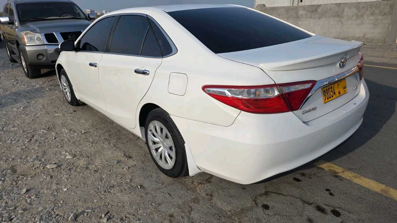 Car Image 2015 TOYOTA CAMRY LE