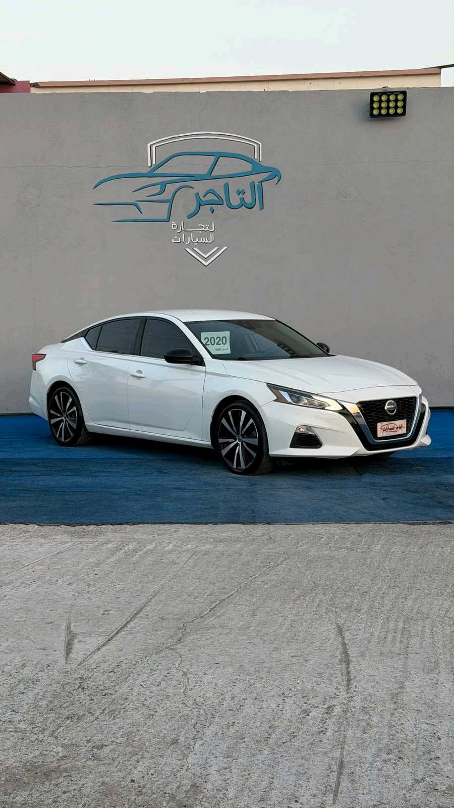 Car Image 2020 NISSAN ALTIMA SR