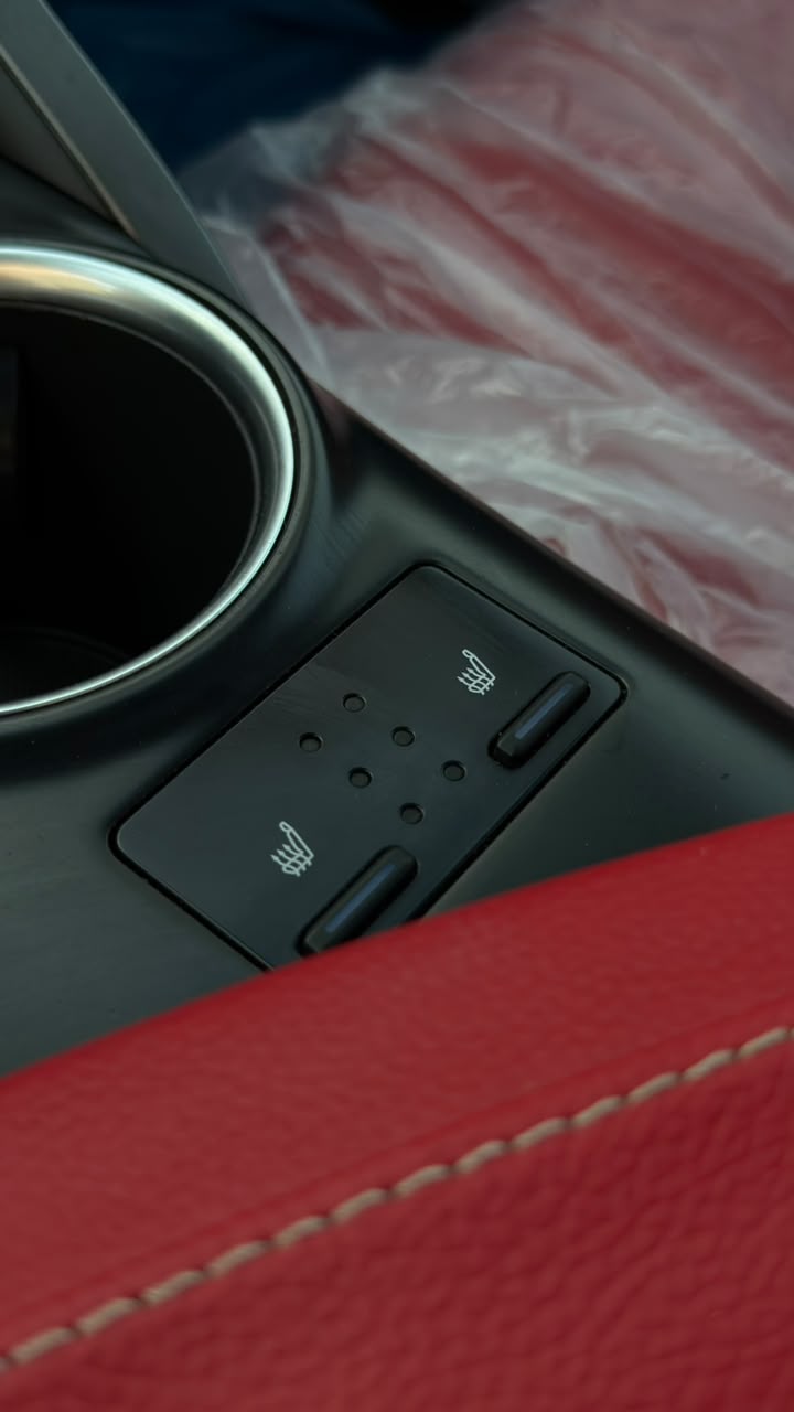 Car Image 2018 TOYOTA CAMRY XSE