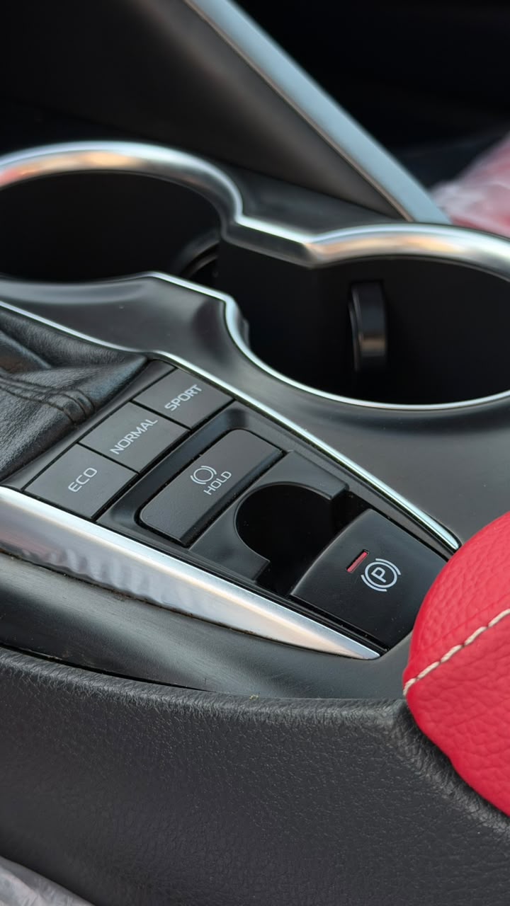 Car Image 2018 TOYOTA CAMRY XSE