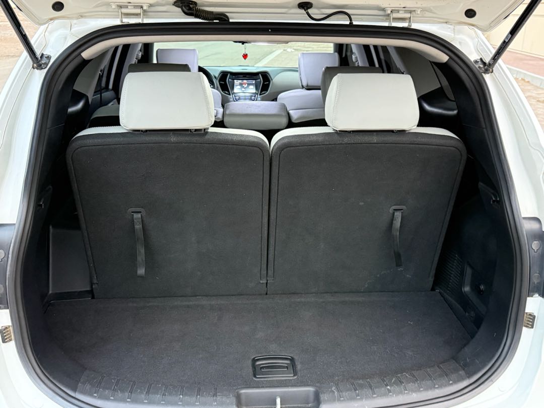Car Image 2017 HYUNDAI SANTA FE SE