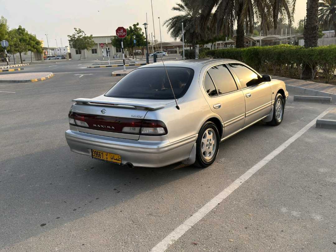 Car Image 1999 NISSAN MAXIMA SV