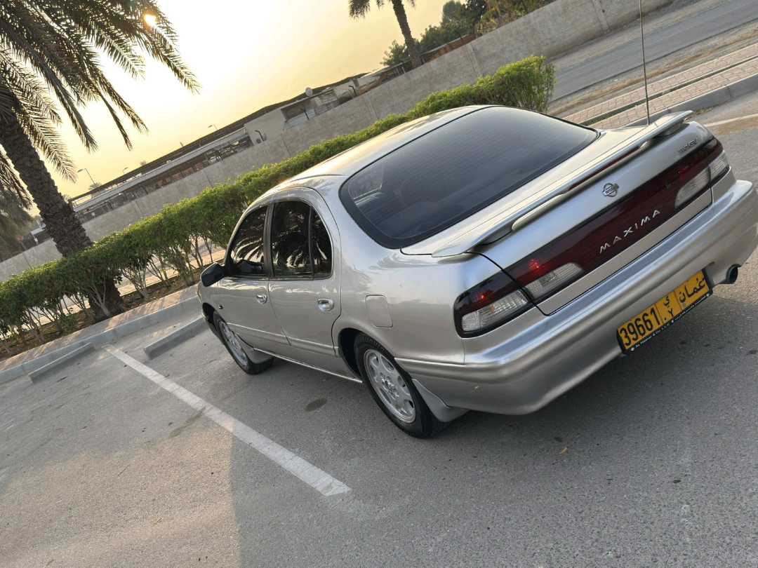 Car Image 1999 NISSAN MAXIMA SV