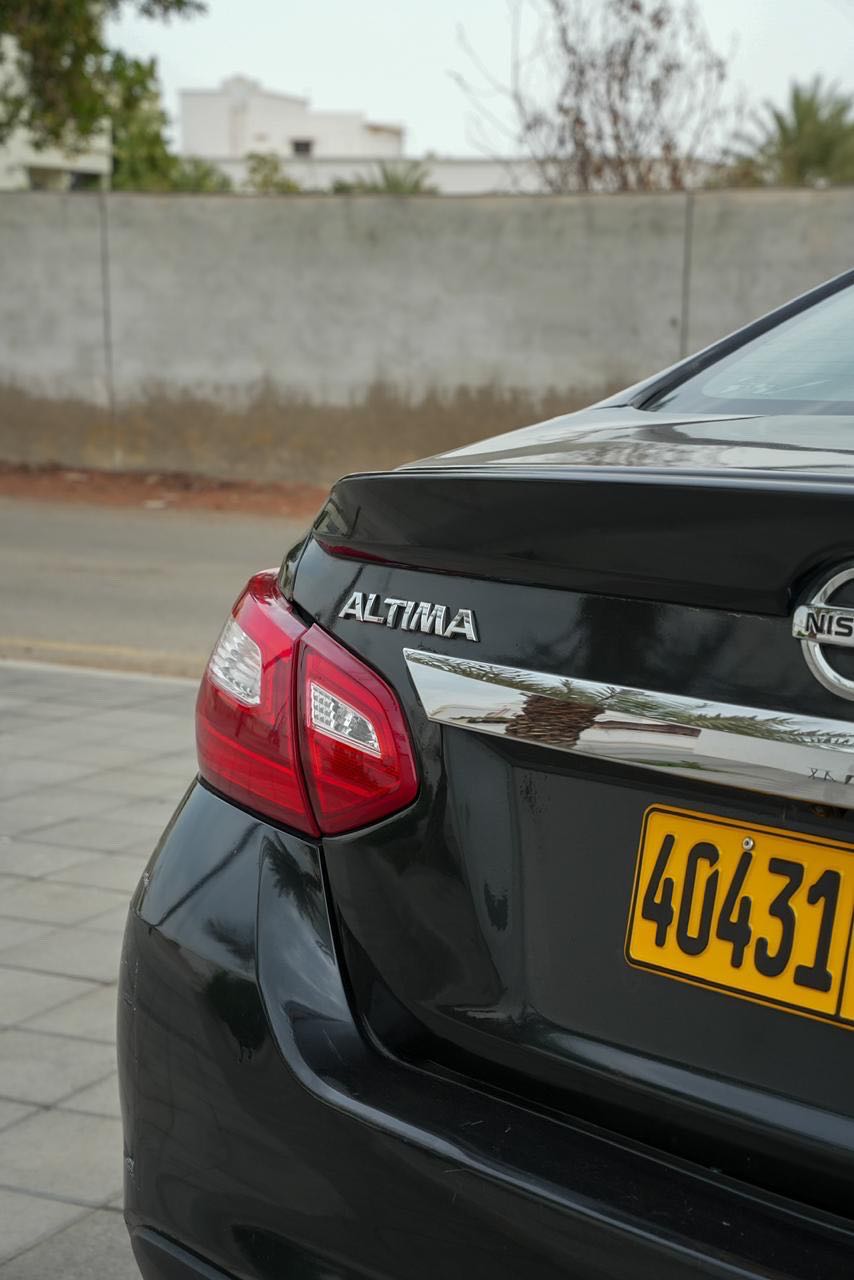Car Image 2018 NISSAN ALTIMA SV