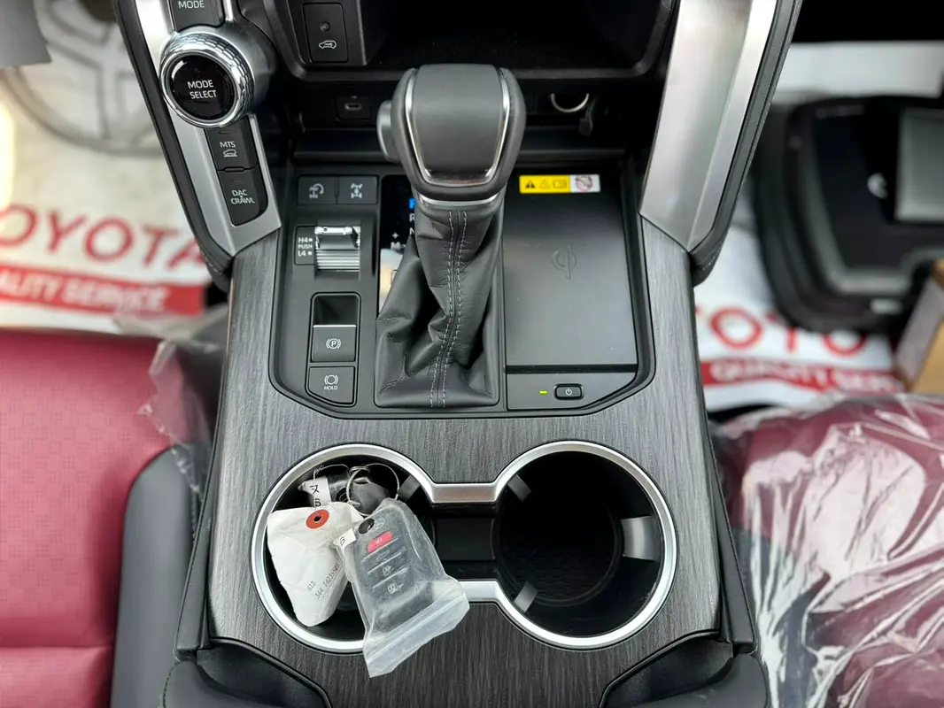 Car Image 2026 TOYOTA LAND CRUISER VX.R