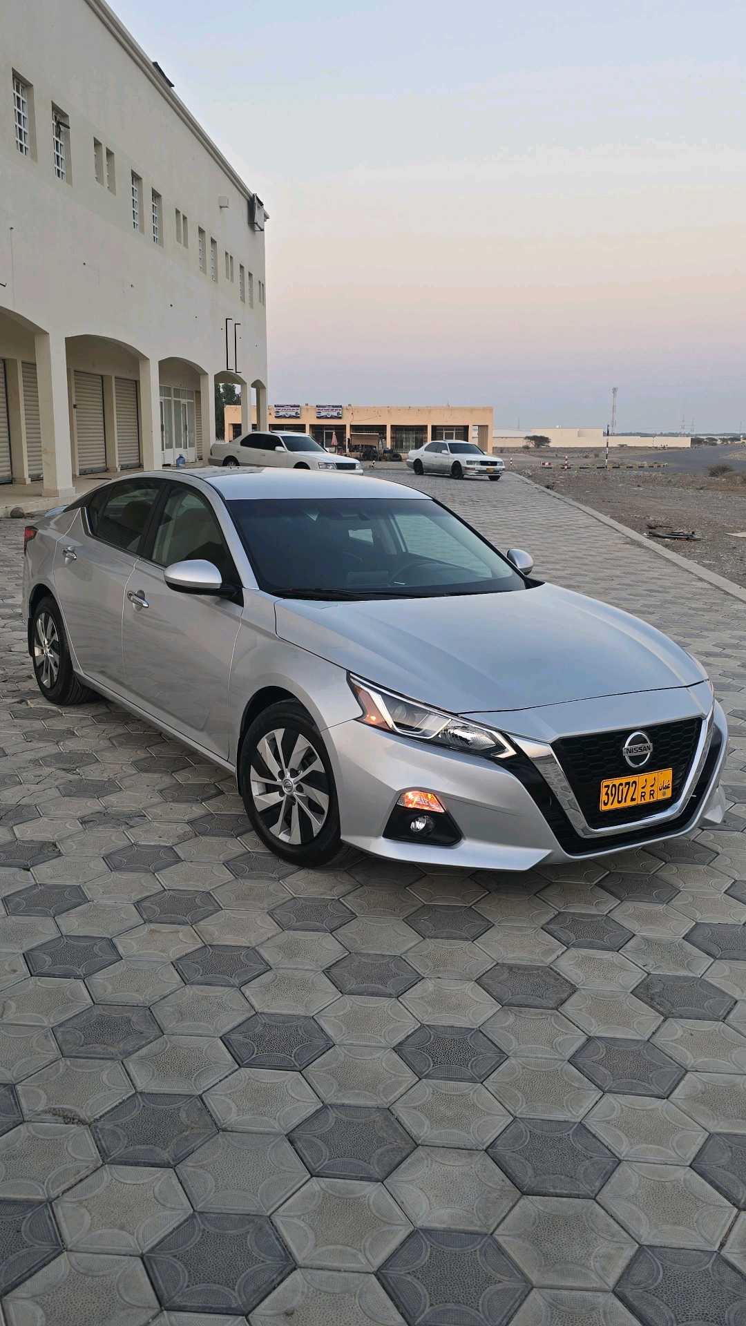 Car Image 2019 NISSAN ALTIMA SV