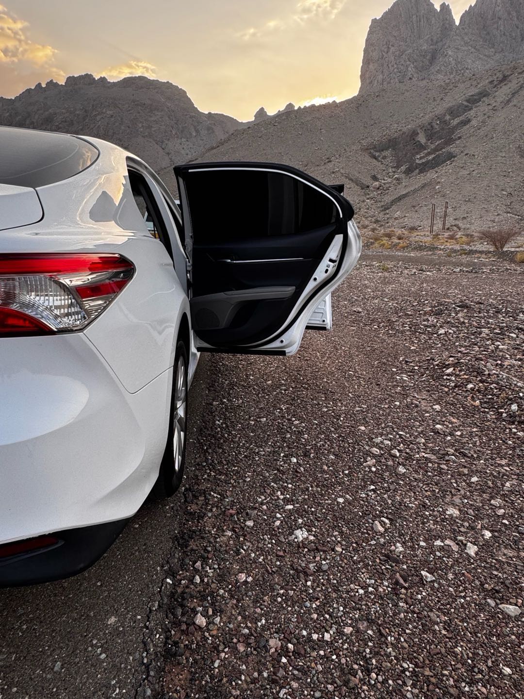 Car Image 2018 TOYOTA CAMRY LE