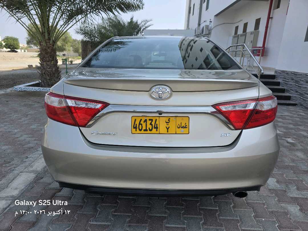 Car Image 2015 TOYOTA CAMRY SE