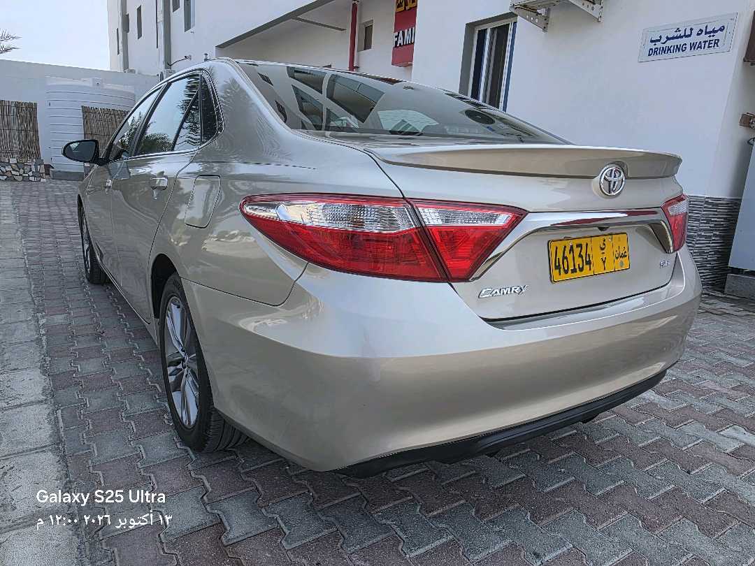 Car Image 2015 TOYOTA CAMRY SE