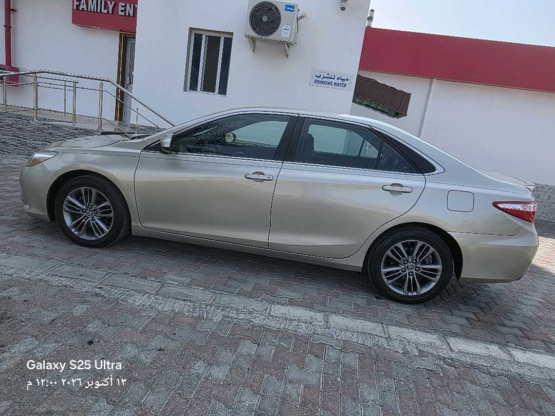 Car Image 2015 TOYOTA CAMRY SE
