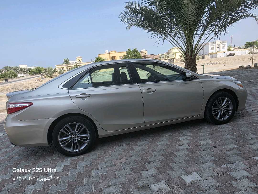 Car Image 2015 TOYOTA CAMRY SE