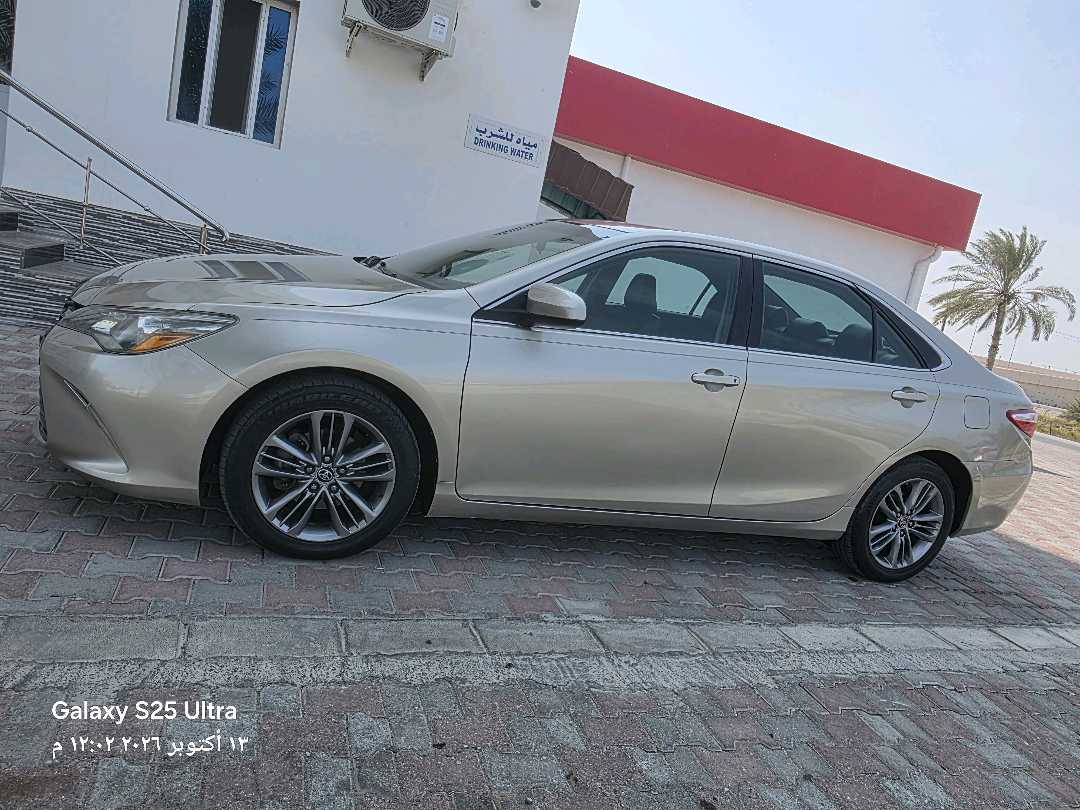 Car Image 2015 TOYOTA CAMRY SE