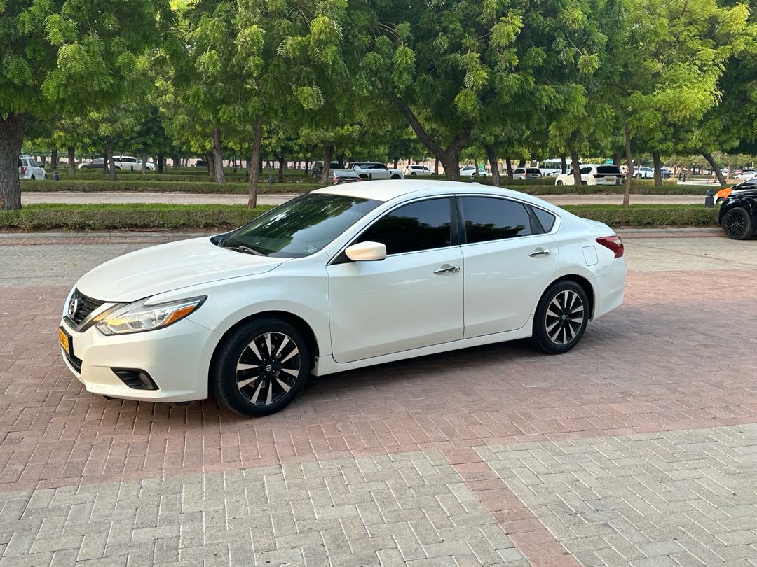 Car Image 2018 NISSAN ALTIMA SV