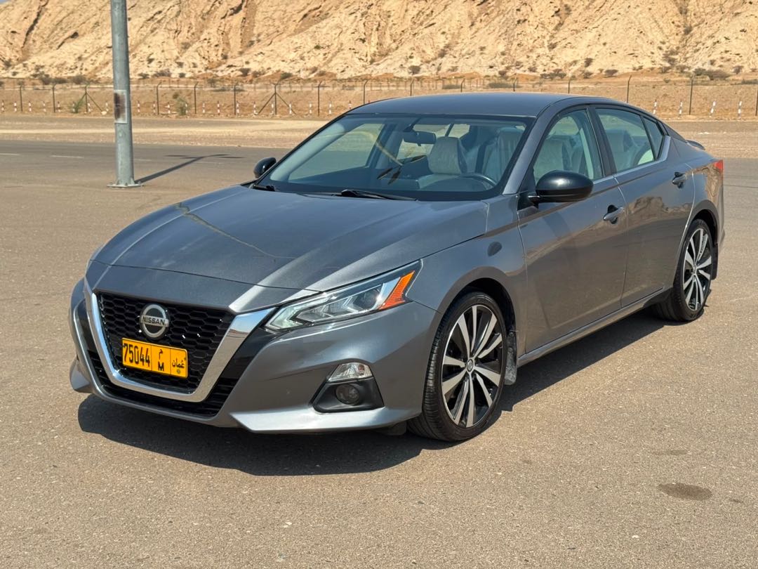 Car Image 2019 NISSAN ALTIMA SR