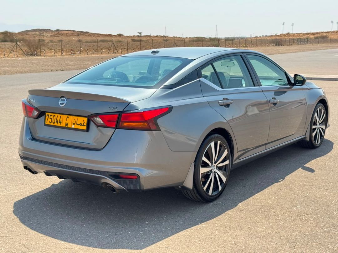 Car Image 2019 NISSAN ALTIMA SR