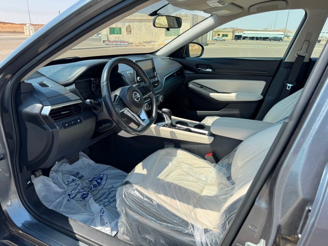 Car Image 2019 NISSAN ALTIMA SR
