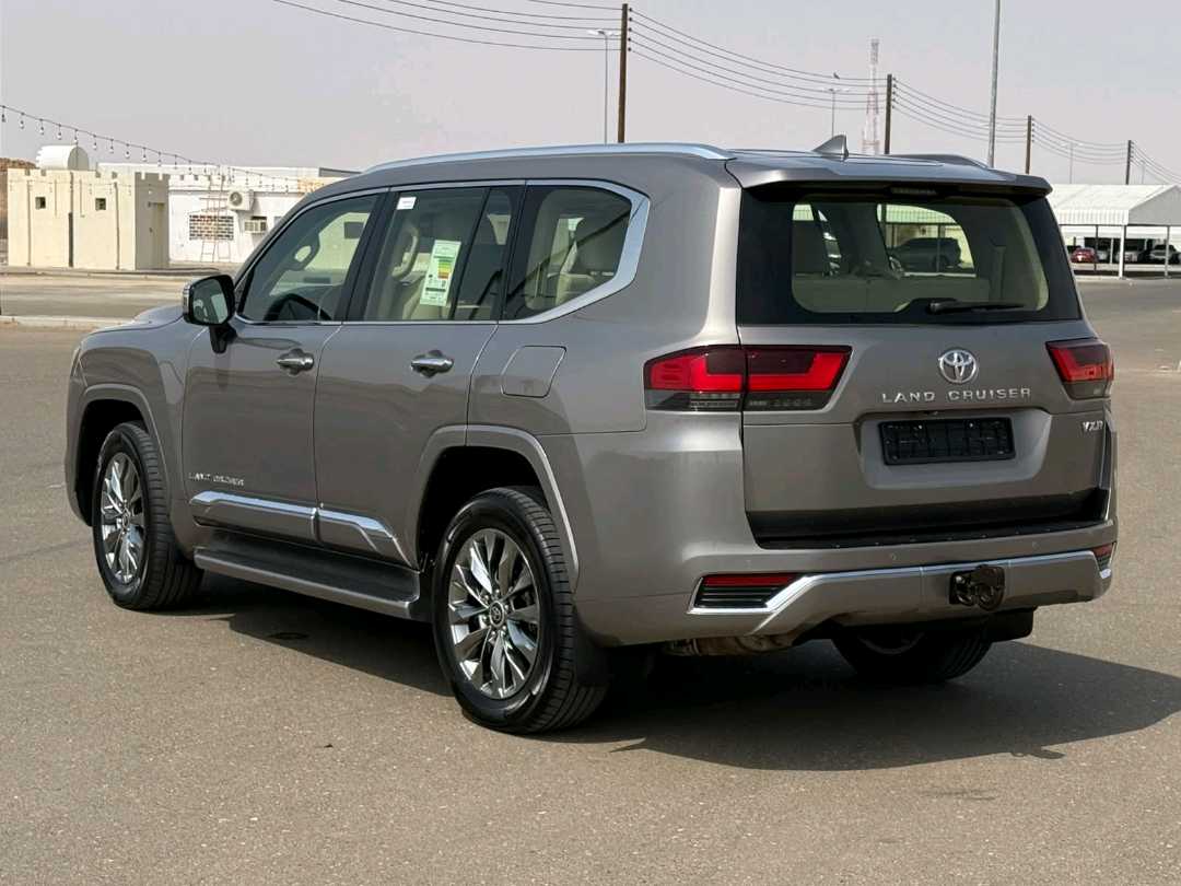 Car Image 2022 TOYOTA LAND CRUISER VX.R