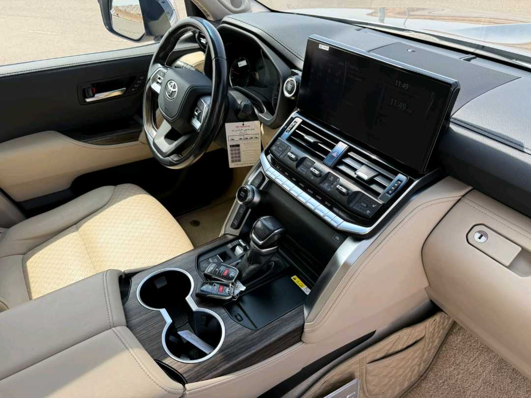 Car Image 2022 TOYOTA LAND CRUISER VX.R