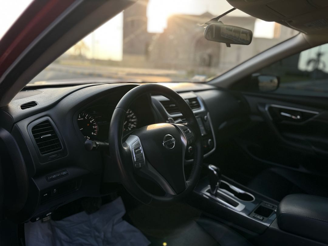 Car Image 2018 NISSAN ALTIMA SR