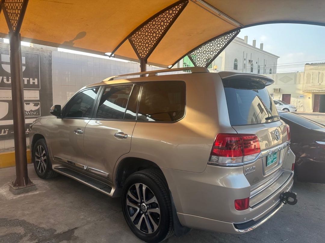 Car Image 2019 TOYOTA LAND CRUISER GX.R