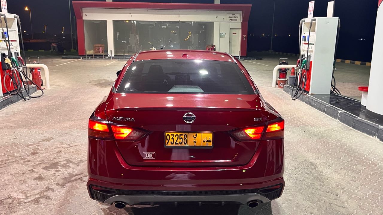 Car Image 2019 NISSAN ALTIMA SR