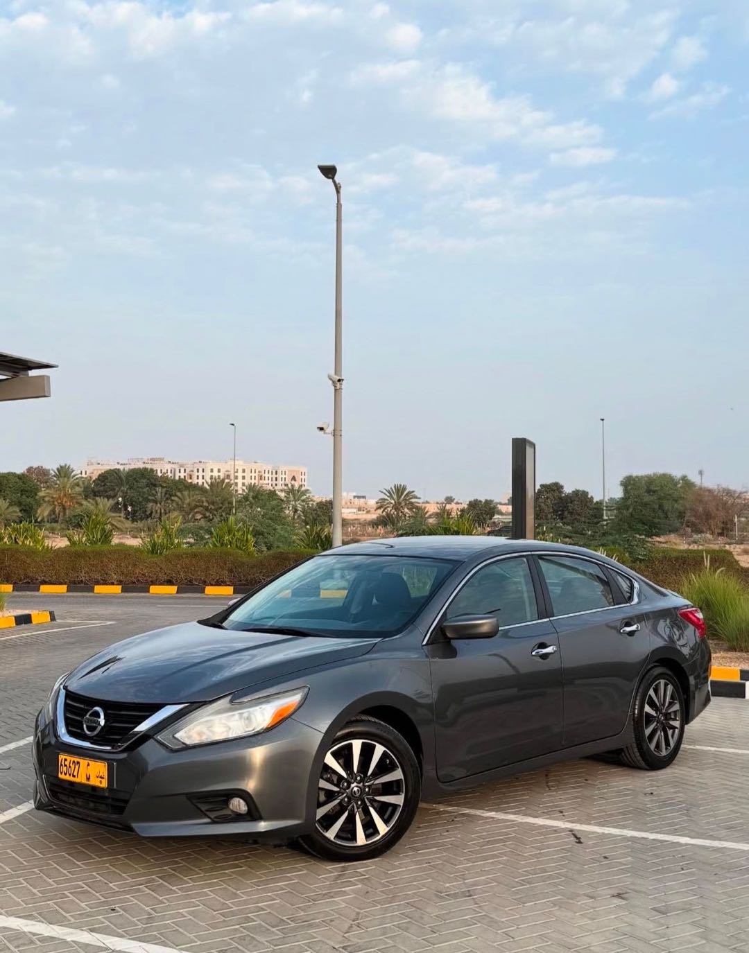 Car Image 2017 NISSAN ALTIMA SV