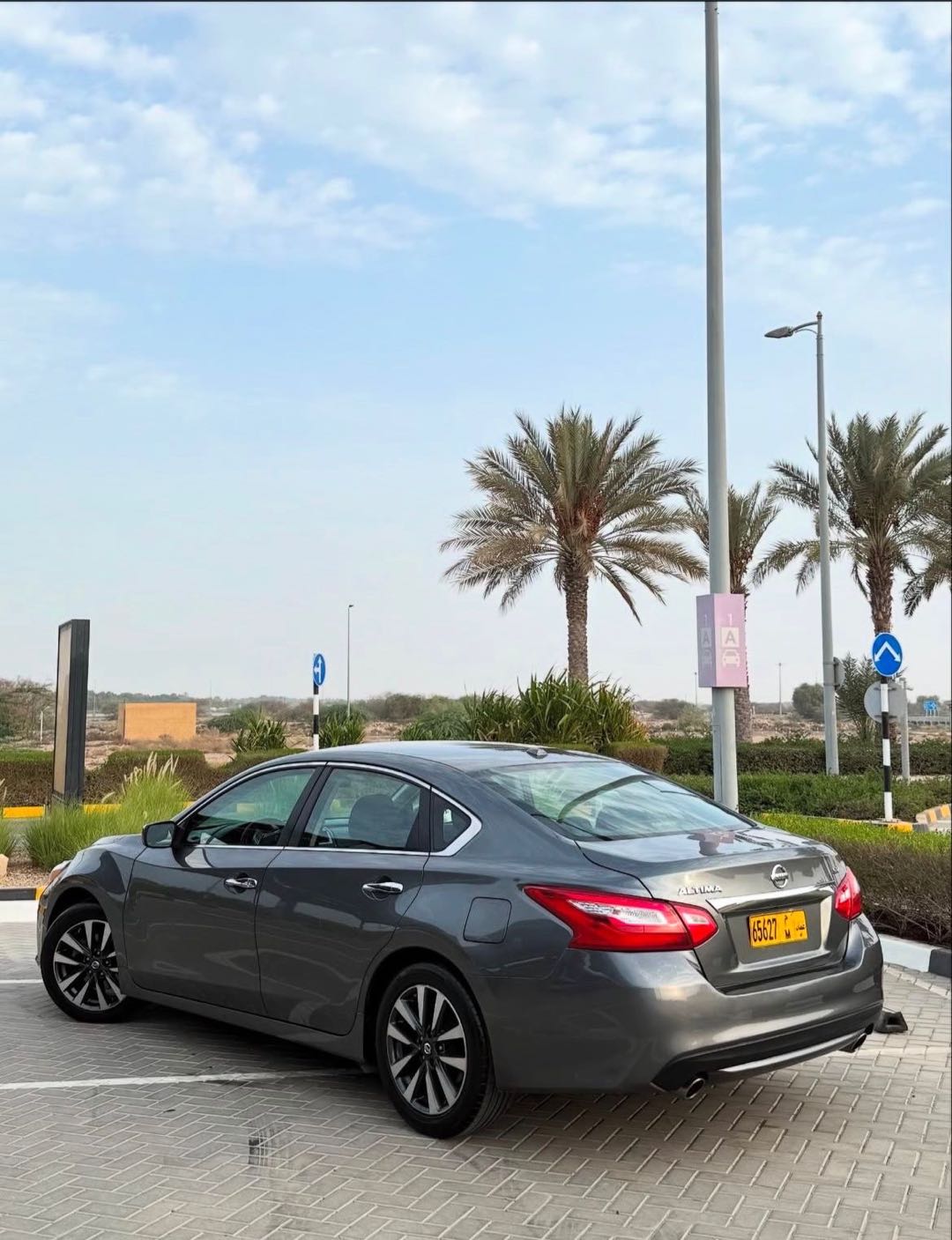 Car Image 2017 NISSAN ALTIMA SV