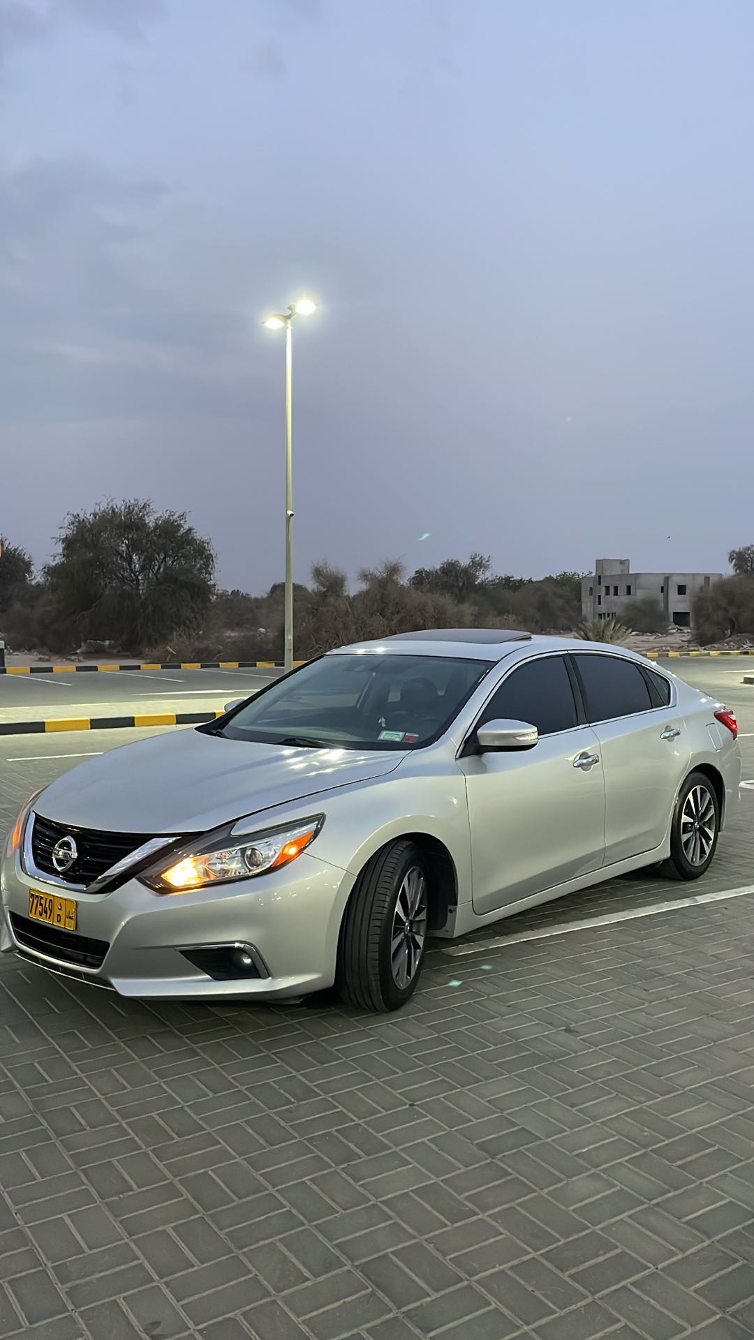 Car Image 2017 NISSAN ALTIMA SL