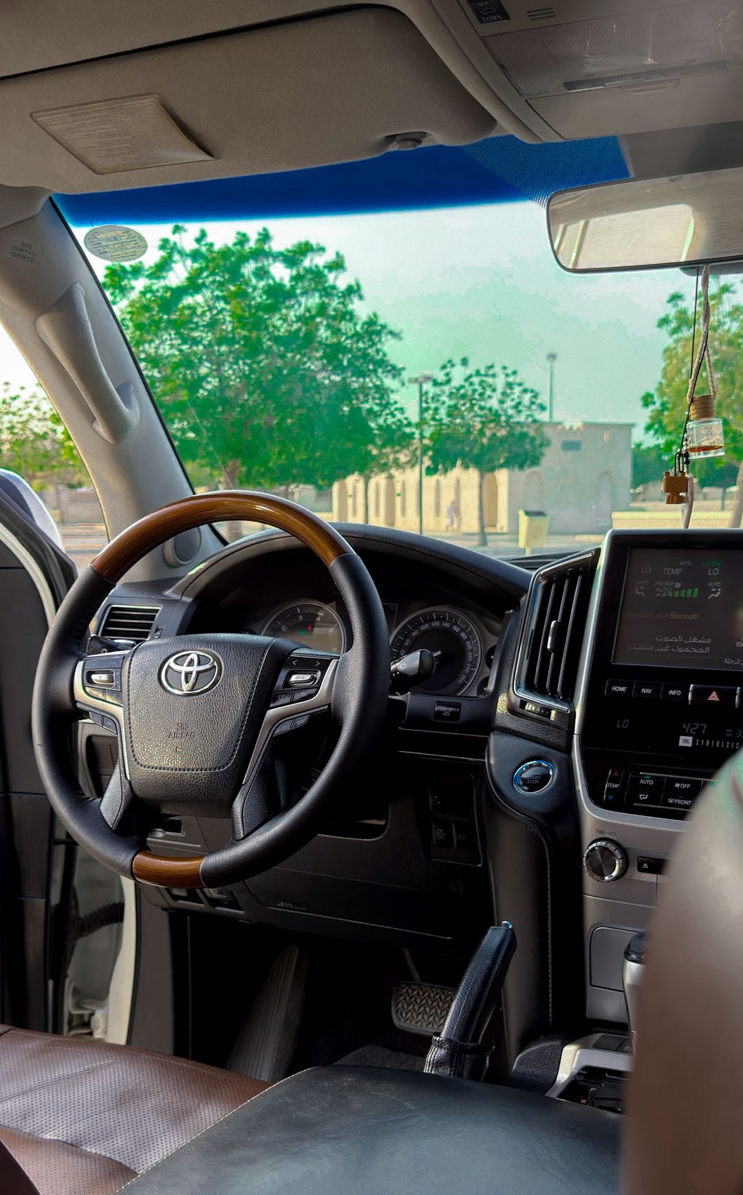 Car Image 2016 TOYOTA LAND CRUISER 