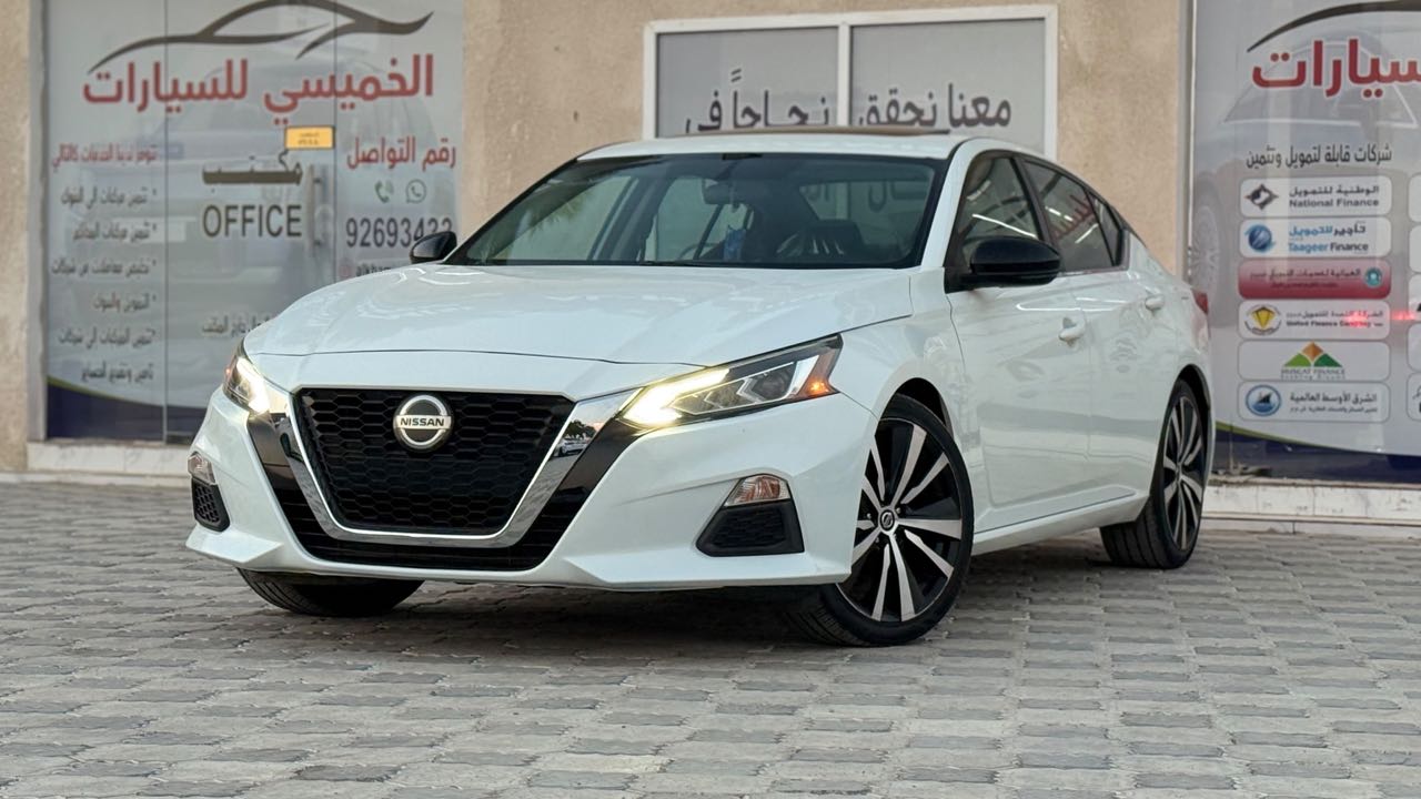 Car Image 2019 NISSAN ALTIMA SR