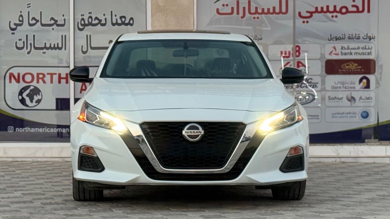 Car Image 2019 NISSAN ALTIMA SR