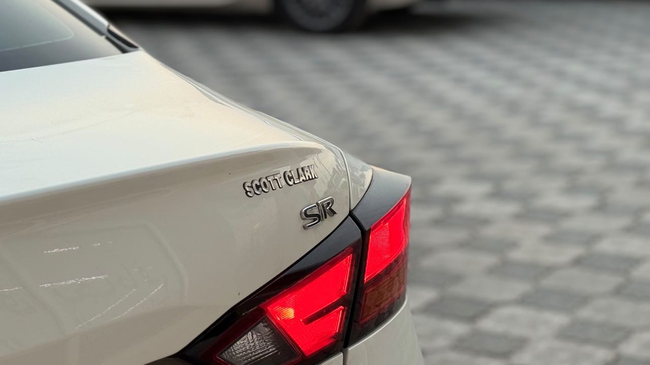 Car Image 2019 NISSAN ALTIMA SR