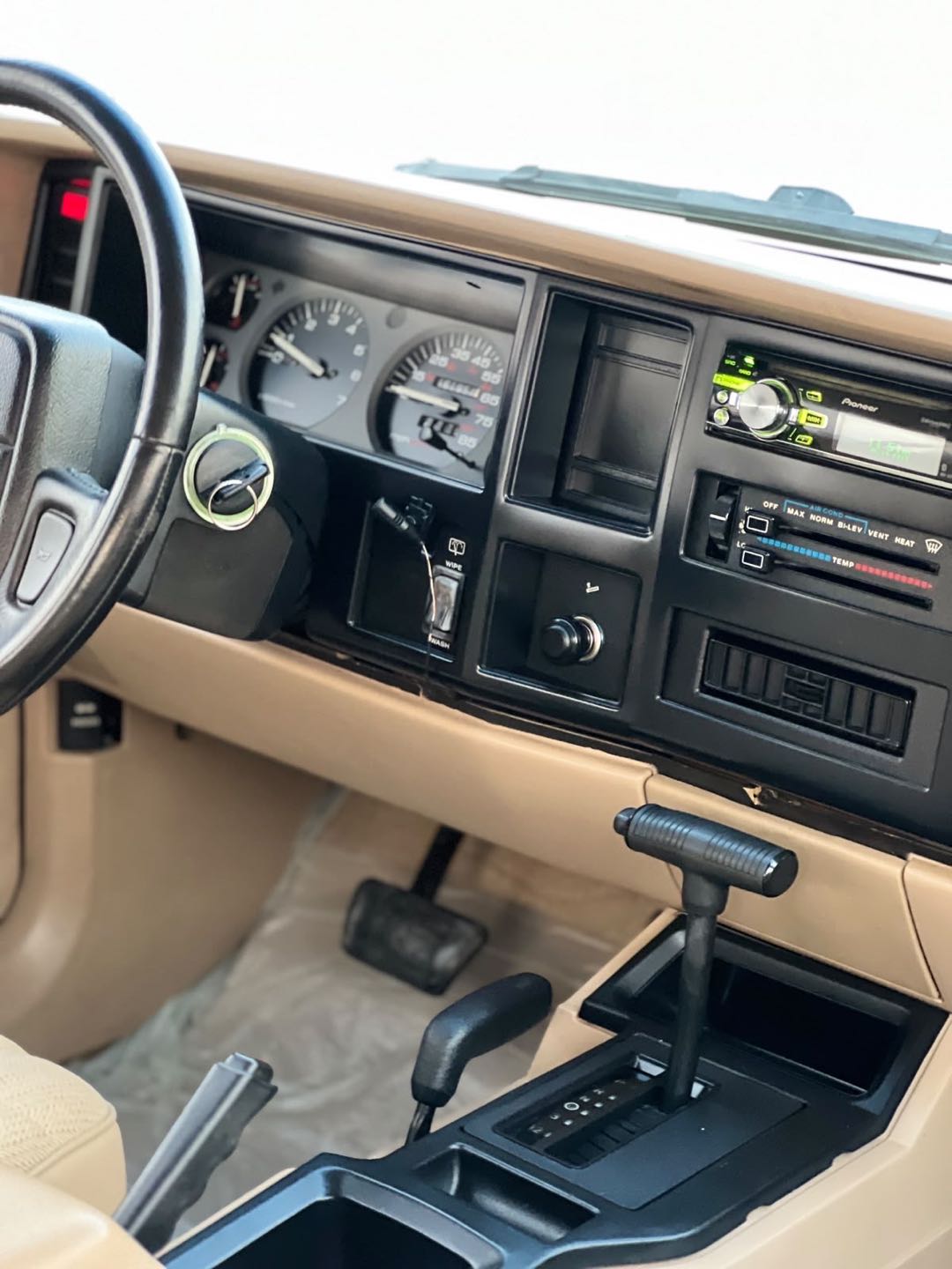 Car Image 1996 JEEP CHEROKEE 