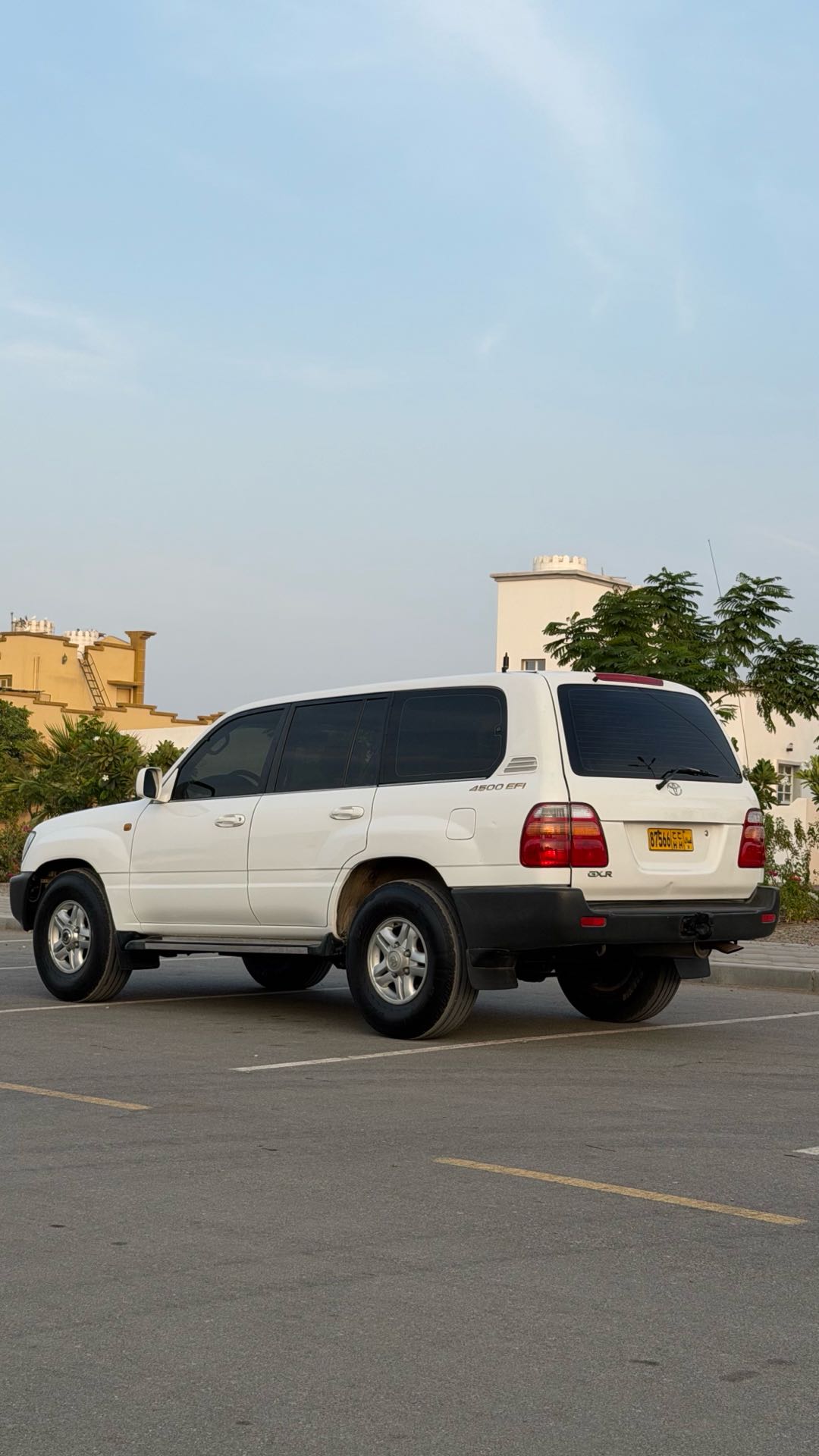 Car Image 1999 TOYOTA LAND CRUISER GX.R